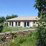 La Cadournaise Oda ve Kahvaltı 3*